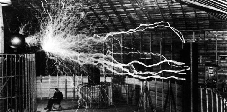 Nikola Tesla'nın Elektrik Atımlı Fotoğrafı Gerçek mi?